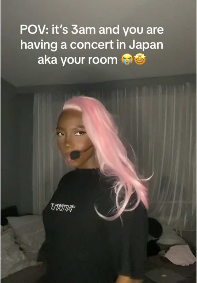 That was me a couple years ago in my Kpop era😭😂 u see the wig 🤭 #performance#kpopfyp#concert#fypviralシ#blackpink 