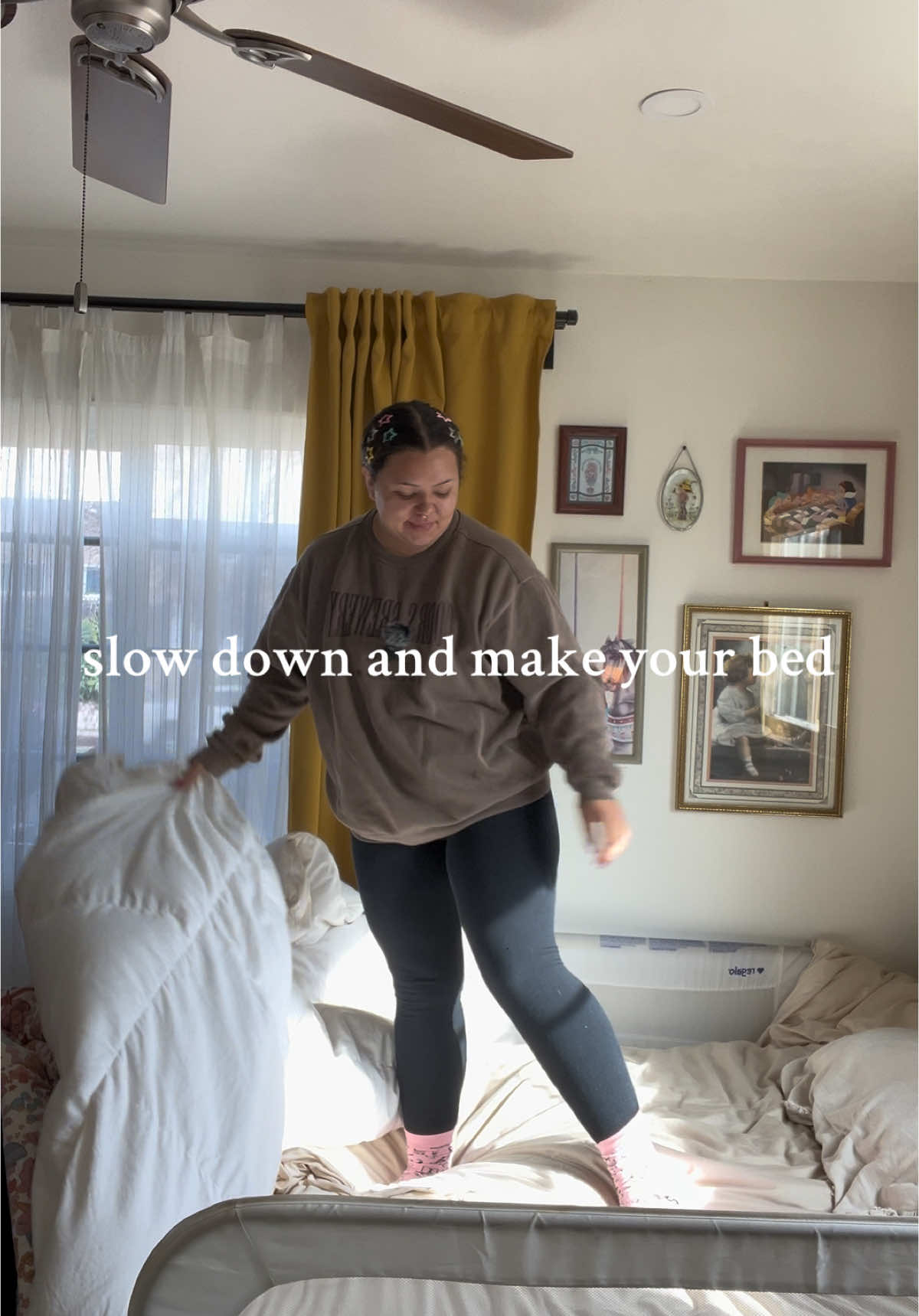 take the 3-5 minutes it takes to make your bed, i guarantee it’ll make your space feel a lot more put together #CleanTok #routines #routine #motivation #getittogether #tidytok 