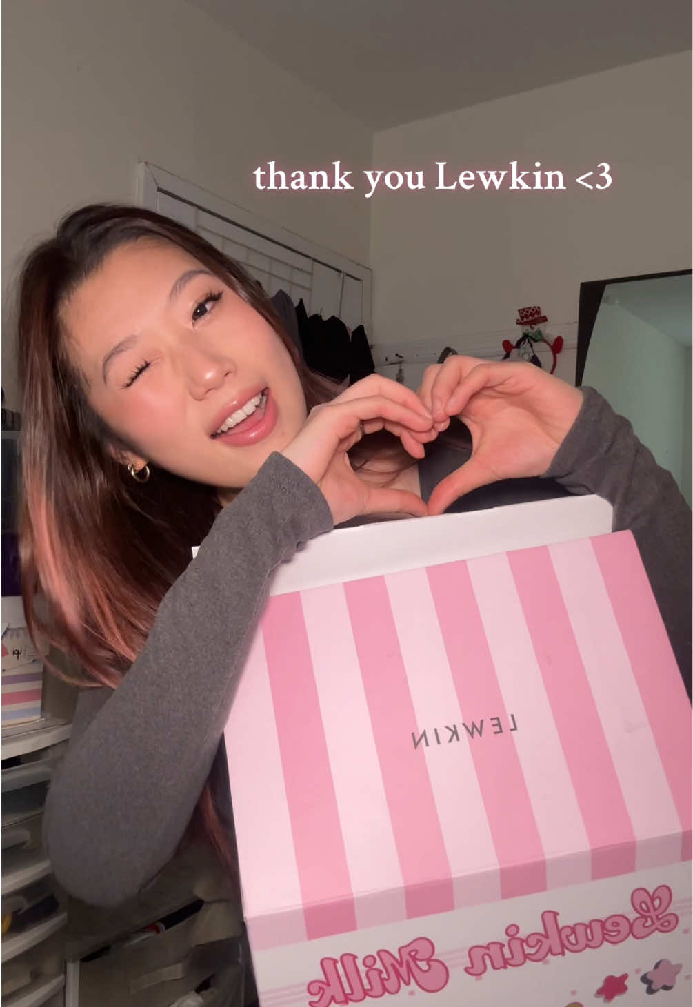 valentine’s day came early 💗 use code: “CHEEJUS” to save @Lewkin  Items mentioned: U Neck Solid Crop Tee CD420 Double Ruffle Mini Skirt CO423 Cotton Two-Way Zip-Up Graphic Sweat Hoodie CG413 Felicia Cotton Wide Fit Baggy Jeans CN425 #lewkiss #lewkin #lewkinpink #kfashion #galentines #fyp #engene #polaroidlove #outfitideas #valentines #pr #tryon #kstyle #ValentinesDay 