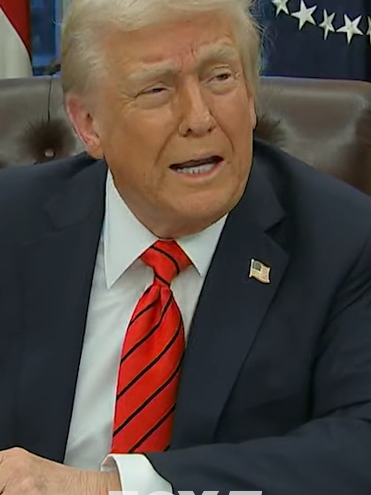 President Trump signs an order targeting paper straws that “nobody really likes.” “I don’t think that plastic’s gonna affect a shark,” he says after signing. #trump #plasticstraws