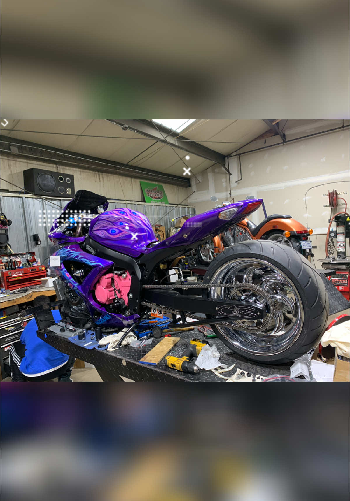 #suzuki #garwoodcustomcycles #candscustom #sportbike #custompaint #motorcycles #gsxr600 #peacock #purple #kandypaint #chrome 