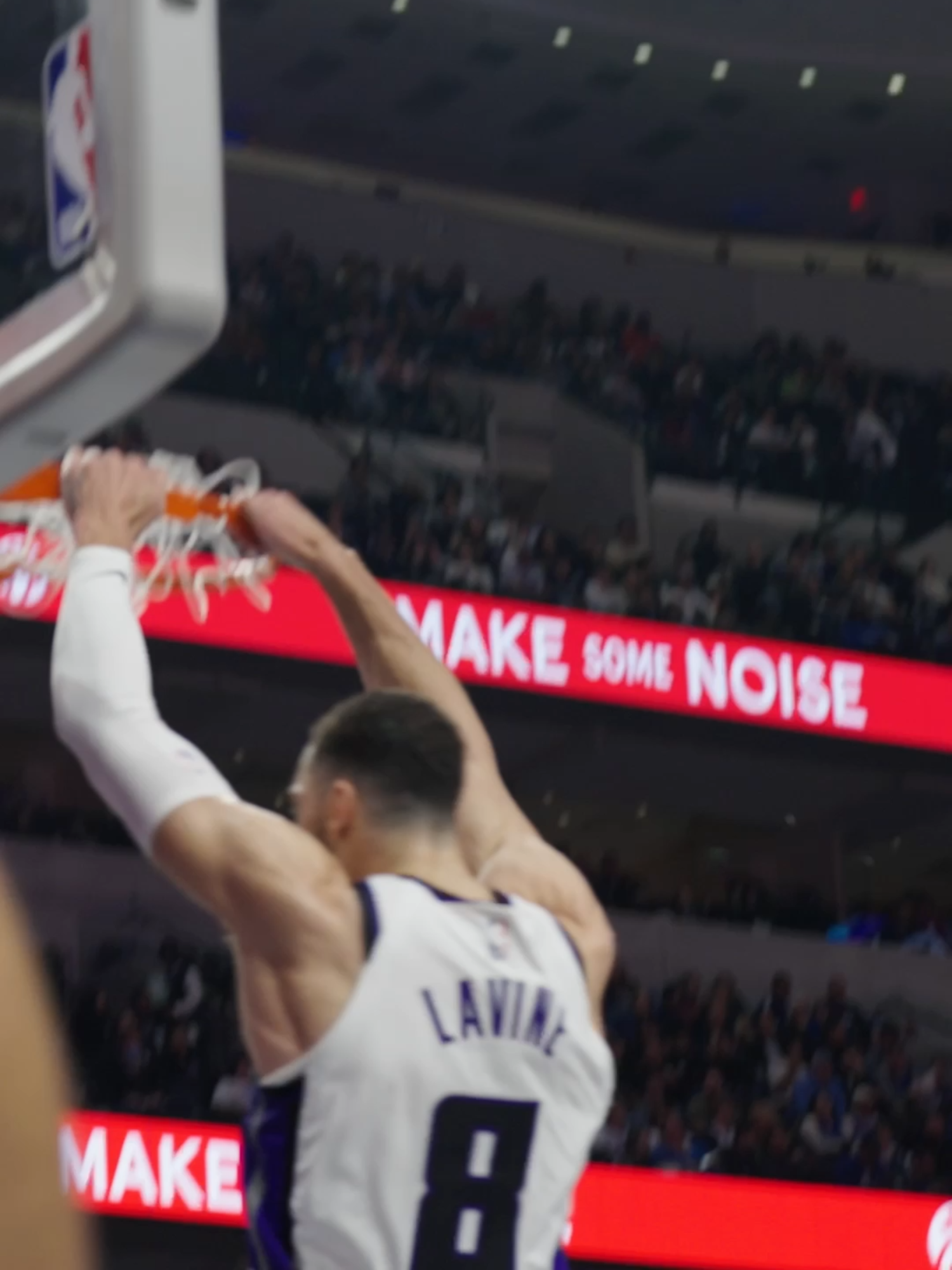 Flight 8 has no signs of landing anytime soon 📷#NBA #sacramentokings #sacramento #lightthebeam #ZachLaVine