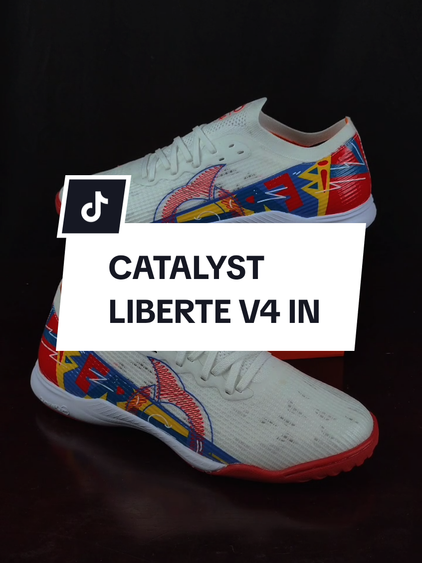 Sepatu futsal dari @ortuseightofficial CATALYST LIBERTE V4 IN💫 #sepatufutsal #ortuseight  #catalyst  #catalystliberte #pekanbaru 