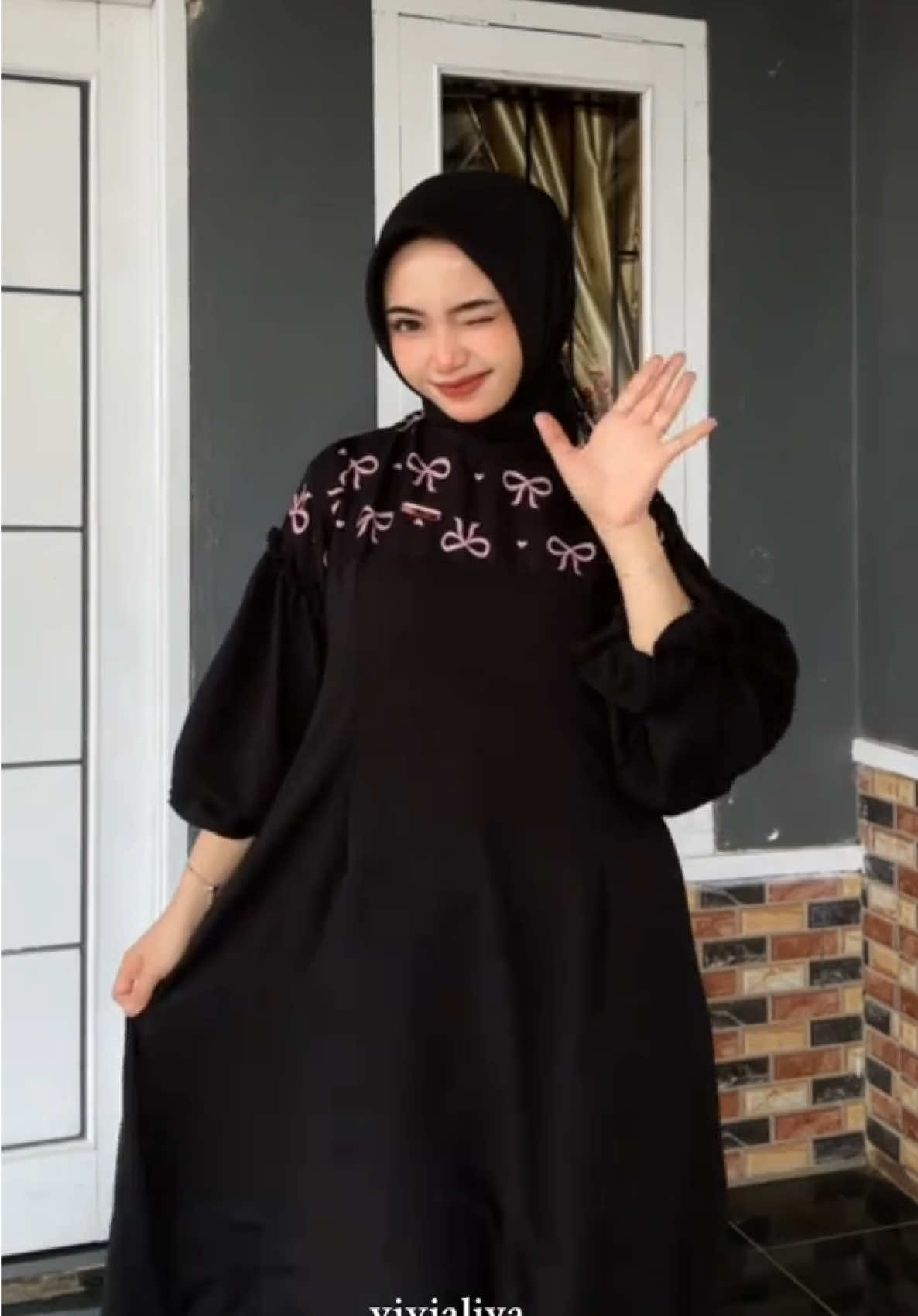 Secantik ini sukaa!! 🖤🎀 #dress #dresskombinasi #dresspita #gamiswanita #ootdhijab 