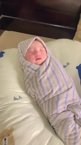 Masyaallah dah launching aja 🥺 sehat sehat terus ya anak cantik 🤍🤍 #newborn #newbornbaby #bayi #baby #hplmaret #hpl #bumil #bumilhappy #bumilsehat #bumilcantik #busuihappy #busui #mengasihi #hplfebruari2025 #pregnant #pregnancy #kehamilan #allahummabarik #masyaallahtabarakkallah #bayilucu #bayigemes #pejuanggarisdua #sholawatnabi #bayisehat #fyp #fypシ゚ 
