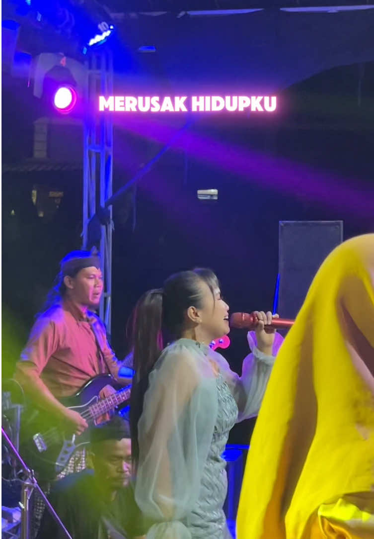 Asmara kini tlah menyakitkanku 💃 lagu wajib daerah mana nihhh #asmara #dewimahira #djasmara #nungulqisma #masukberandafyp #dj #ngaplangngaplang 