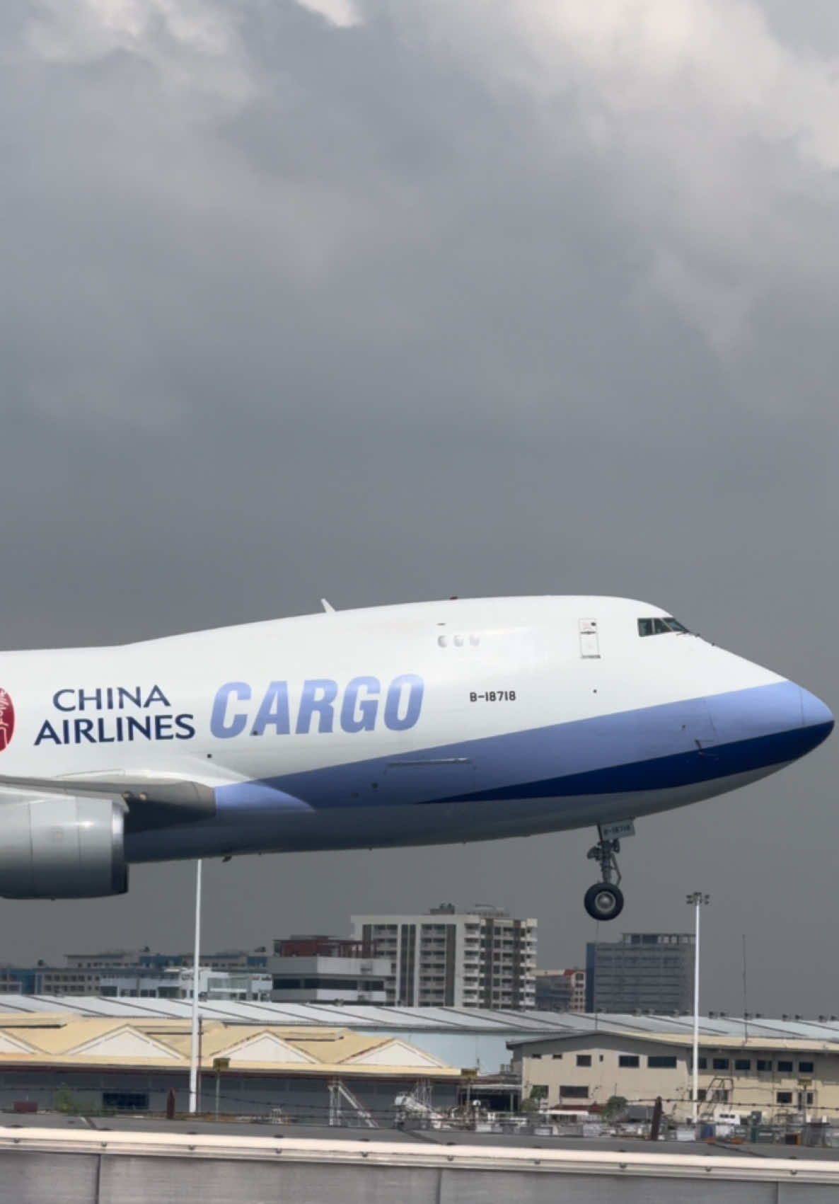 China Airlines Cargo 747 arrival and departure in Manila ✈️ #fypage #fyp #plane #planes #planespotter #manila #fypシ゚ #747 #747lovers #747cargo  @benny @P A T R I C I O @Jjjammm @jeep.poy @Jiiiiiiiiii @Drew @PlanespotTeej @Jhobai 