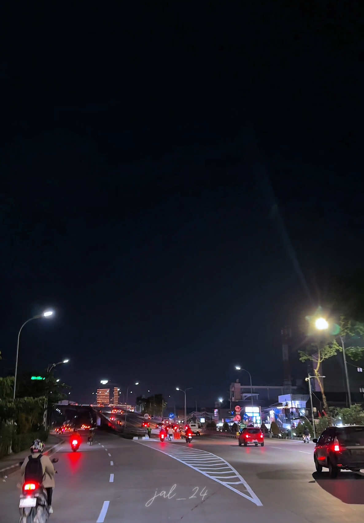 Air mancurnya kadang nyala kadang gak #samarinda #kaltim #jembatanmahakam  #kalimantantimur #samarindakaltim  #vibesmalam #sadvibes #fyp #fypp #fypage #fypviral #fypシ゚  