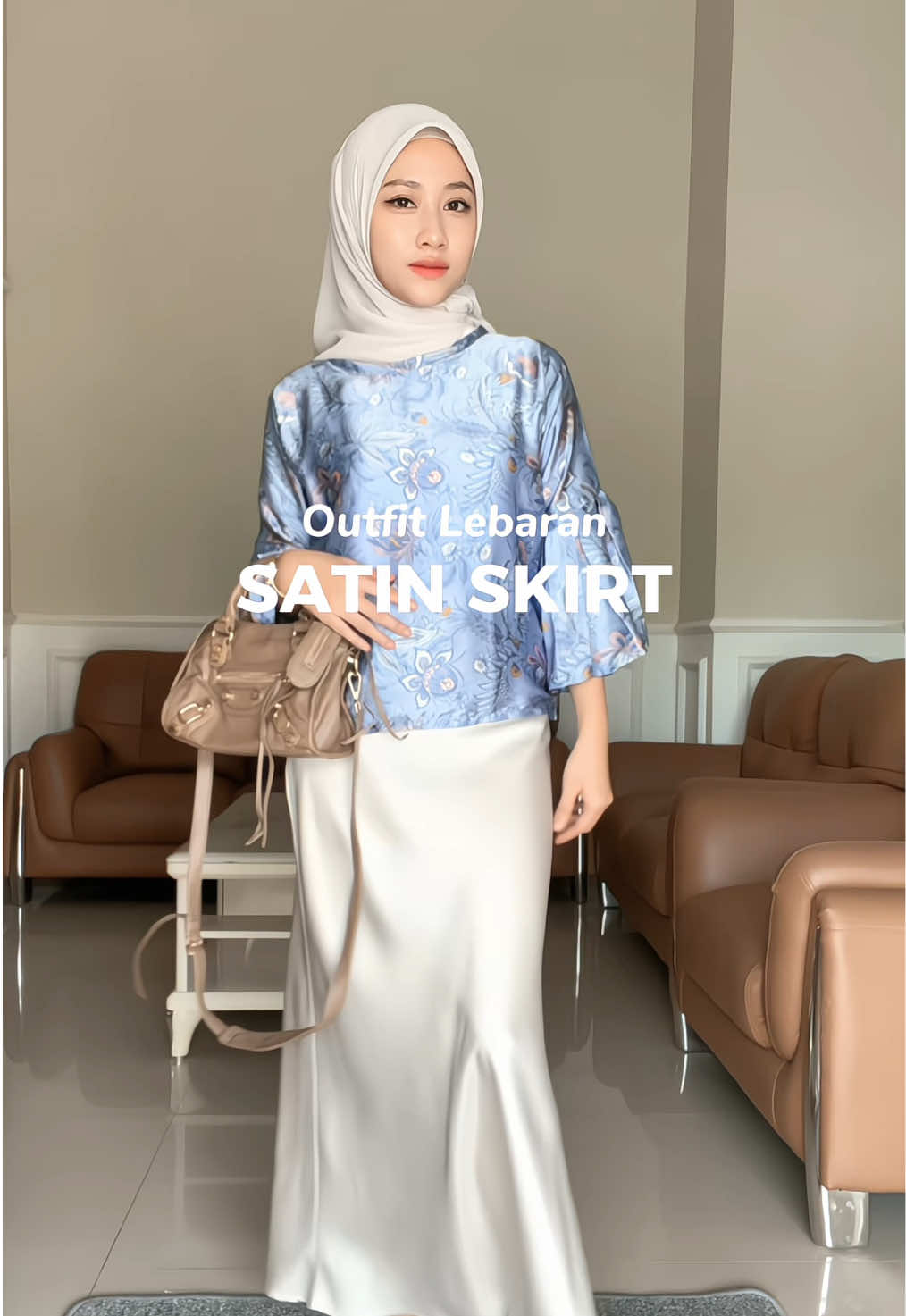Satin skirt ini cocok banget buat outfit Lebaran 2025, yang bingung mau pake apa buat bawahan blouse motif wajib sih punya skirt ini ✨#outfitlebaran #outfit #outfitideas #outfitinspo #OOTD #ootdhijab #fitcheck #lebaran2025 #outfitlebaran #satinskirtoutfit #satinskirt #roksatin #roksatinpremium #skirtoutfits #fyp #foryoupage #xybca 