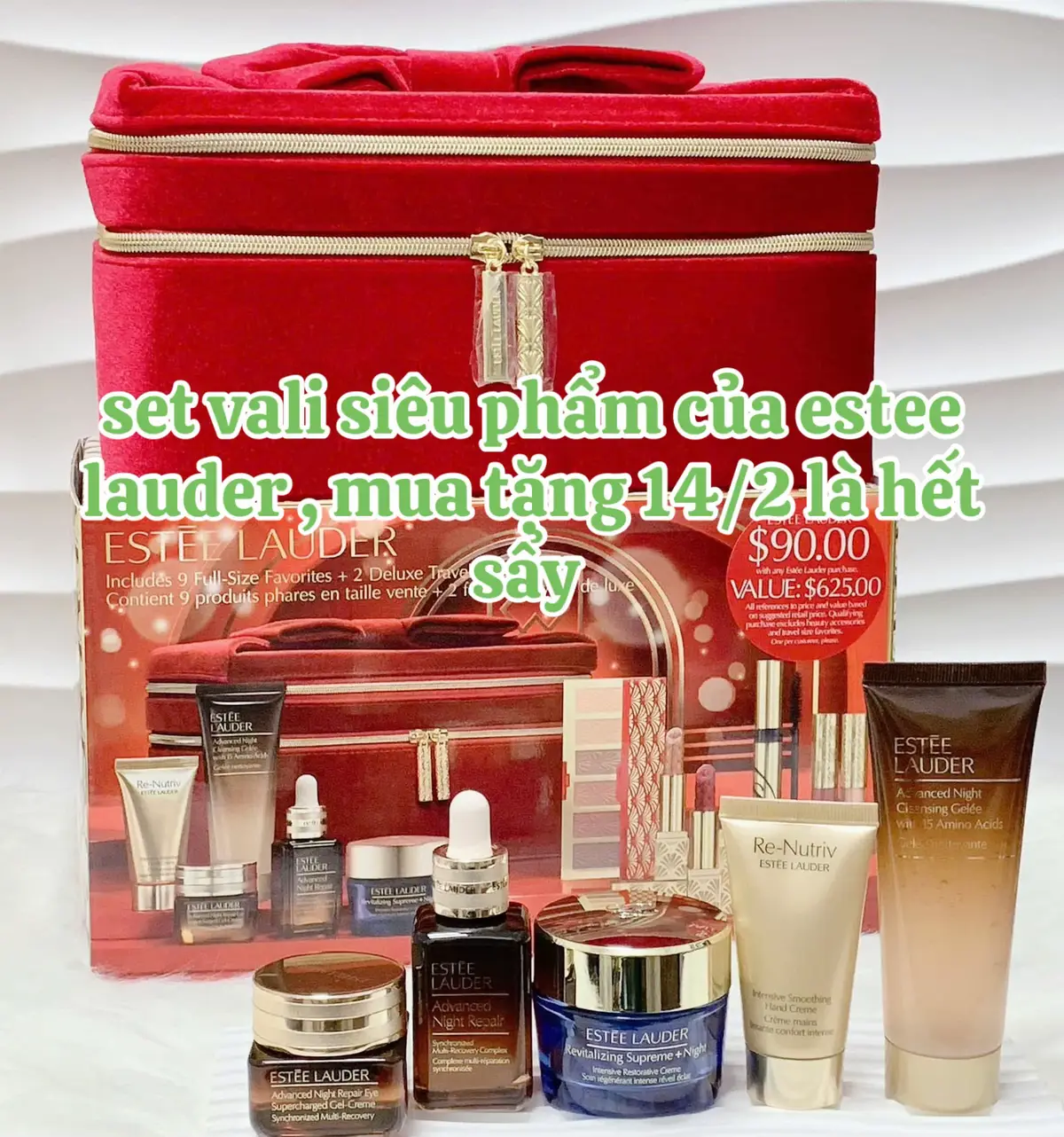 Estee Lauder Holiday Blockbuster 𝐒𝐞𝐭 𝐕𝐚𝐥𝐢 𝐄𝐬𝐭𝐞𝐞 𝐋𝐚𝐮𝐝𝐞𝐫 𝟐𝟎𝟐𝟒 𝐇𝐨𝐥𝐢𝐝𝐚𝐲 𝐁𝐥𝐨𝐜𝐤𝐛𝐮𝐬𝐭𝐞𝐫 𝐦𝐨̛́𝐢 𝐧𝐡𝐚̂́𝐭 #bill_US ❤️‍🔥❤️‍🔥#MỘT_NĂM_MỘT_LẦN❤️❤️ Thấy esteeee ra set vali là biết mùa lễ hội bắt đầu, mua tặng thì sang, mua dùng thì rẻ  Gốc $625 cũng hơn 16 củ lun nạ 🤭😅 , e về sẵn chỉ : 3.450.000vnd / Set 𝘊𝘰́ đ𝘦̂́𝘯 9 𝘮𝘰́𝘯 𝘧𝘶𝘭𝘭𝘴𝘪𝘻𝘦 𝘵𝘳𝘰𝘯𝘨 𝘴𝘦𝘵 𝘯𝘢̀𝘺 ➖ 𝘣𝘢𝘰 𝘨𝘰̂̀𝘮 𝘤𝘢́𝘪 𝘴𝘦𝘳𝘶𝘮 𝘈𝘕𝘙 𝘯𝘢̂́𝘶 𝘣𝘢́𝘯 𝘤𝘩𝘢̣𝘺 𝘴𝘰̂́ 1 𝘷𝘢̀ 𝘤𝘩𝘪𝘦̂́𝘤 𝘧𝘶𝘭𝘭𝘴𝘪𝘻𝘦 𝘬𝘦𝘮 𝘮𝘢̆́𝘵 𝘨𝘦𝘭 𝘤𝘳𝘦𝘢𝘮 15𝘮𝘭 𝘷𝘢̀ 𝘯𝘩𝘪𝘦̂̀𝘶 𝘮𝘰́𝘯 𝘬𝘩𝘢́𝘤 𝘯𝘶̛̃𝘢 🤗 🎇🎇 𝐆𝐈𝐀́ 𝐒𝐈𝐄̂𝐔 𝐑𝐄̉ - tính ra với giá này chỉ đủ mua 3 món trong sét này thôi ạ. Này mua về làm quà tặng  thì chanh xả và giá trị thôi rồi 👌👌 ➖ 1 fullsize Serum nâu Advanced Night Repair 30ml ➖ 1 SRM mẫu mới New Advanced Night Cleansing Gelée with 15 Amino Acids, 75ml) ➖ 1 Kem vàng trẻ hóa da Supreme 30ml (chọn kem vàng Power hoặc Night xanh)  ➖1  Fullsize Kem mắt Advanced Night Repair Eye Supercharged Gel-Creme 15ml) ➖ 1 Bảng mắt full-size (.24 oz./7g) ➖ 2 Thỏi son Limited Edition Lipsticks, full-size (.12 oz./3.5g each) - màu hồng nude và màu đỏ velvet ➖ 2 Cây son bóng Lip Glosses, full size (.09 oz./2.7ml each) - màu nude và hồng đất ➖ 1 Mascara, full-size (.27 oz./8ml) ➖ 1 Kem dưỡng da tay Re Nutriv (1 oz./30ml) ➖ 1 Túi du lịch nơ xinh bằng nhung #Hàng_Sẵn #myphamthienthu #thinhhanh #xuhuongtiktok 