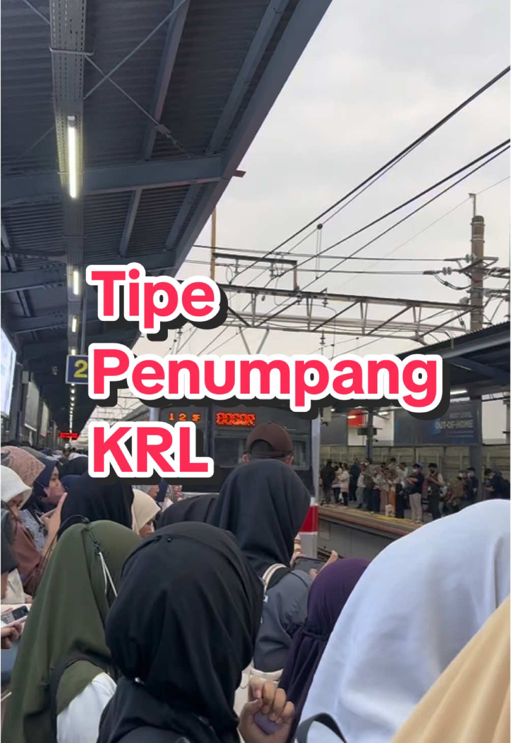 Kalo kalian tipe yang mana nih? atau ada tipe yang lain di luar ini? coba sebutinnnnn! #fyp #krlcommuterline #commuterline 