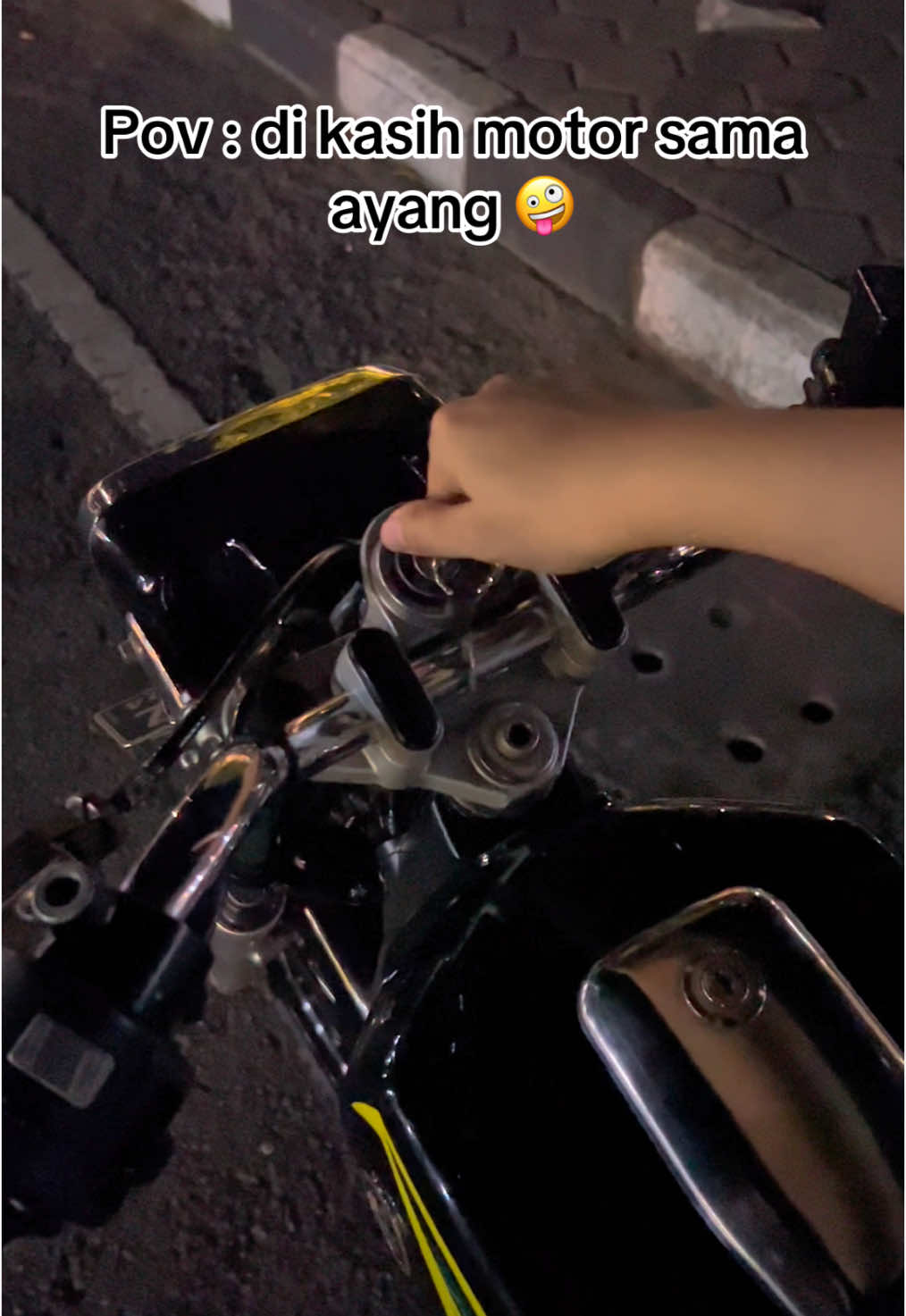 Pov di kasih motor sm ayang karena tau suka datang ke Acara motor🤣 #yrki #rxking #rxkingindonesia #rxkinghits #rxkingnusantara #queenrxking #rxkingjogja #2stroke #fypシ゚viral #2strokeindonesia #zona2stroke #rxking135cc #135cc #jamnasrxking #jamdarxking