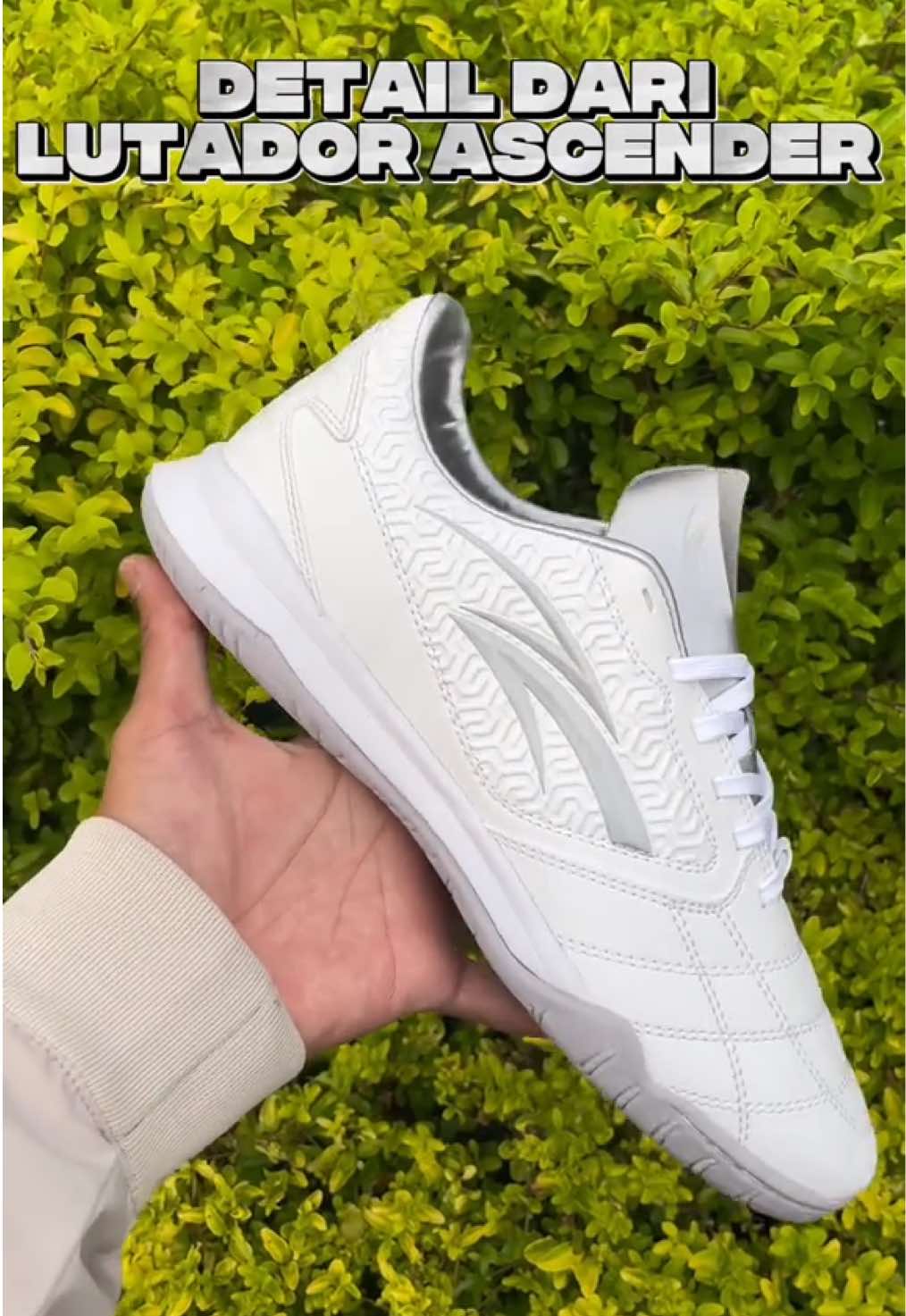 Melihat lebih dekat dari Lutador Ascender. 🥶 . #sepatufutaal #sepatufutsalbermengo #sepatufutsallokal #sepatufutsaloriginal