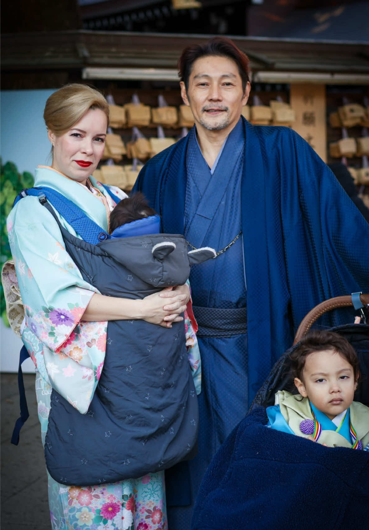 Beautiful family 🇧🇷🇯🇵 #streetphotography #portrait #ストリートスナップ #japan #kimono #fotografia 