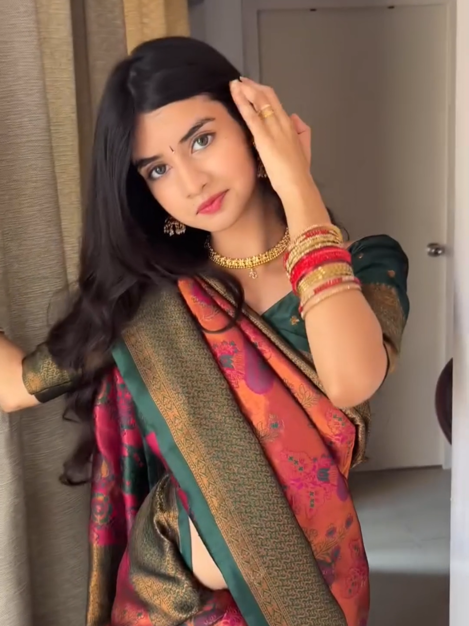 New saree unlocked ✨🎀  #srilankan_tik_tok🇱🇰 #viral #capcut #CapCut #foryou #trendingtemplate #cutegirl #girltiktok #tamilgirltiktok #pathavaikumparvaikara #trending #trendingvideo #viralviralmix #aishwaryaa #aishwaryaharishankar #aishcream   #fypage #tamiltrendingsong #saree  #srilanka🇱🇰 #india🇮🇳 #fyp #othayadipaadhaiyile #chuttamalle #tamilsong #aishwarya  #marriagevibe 