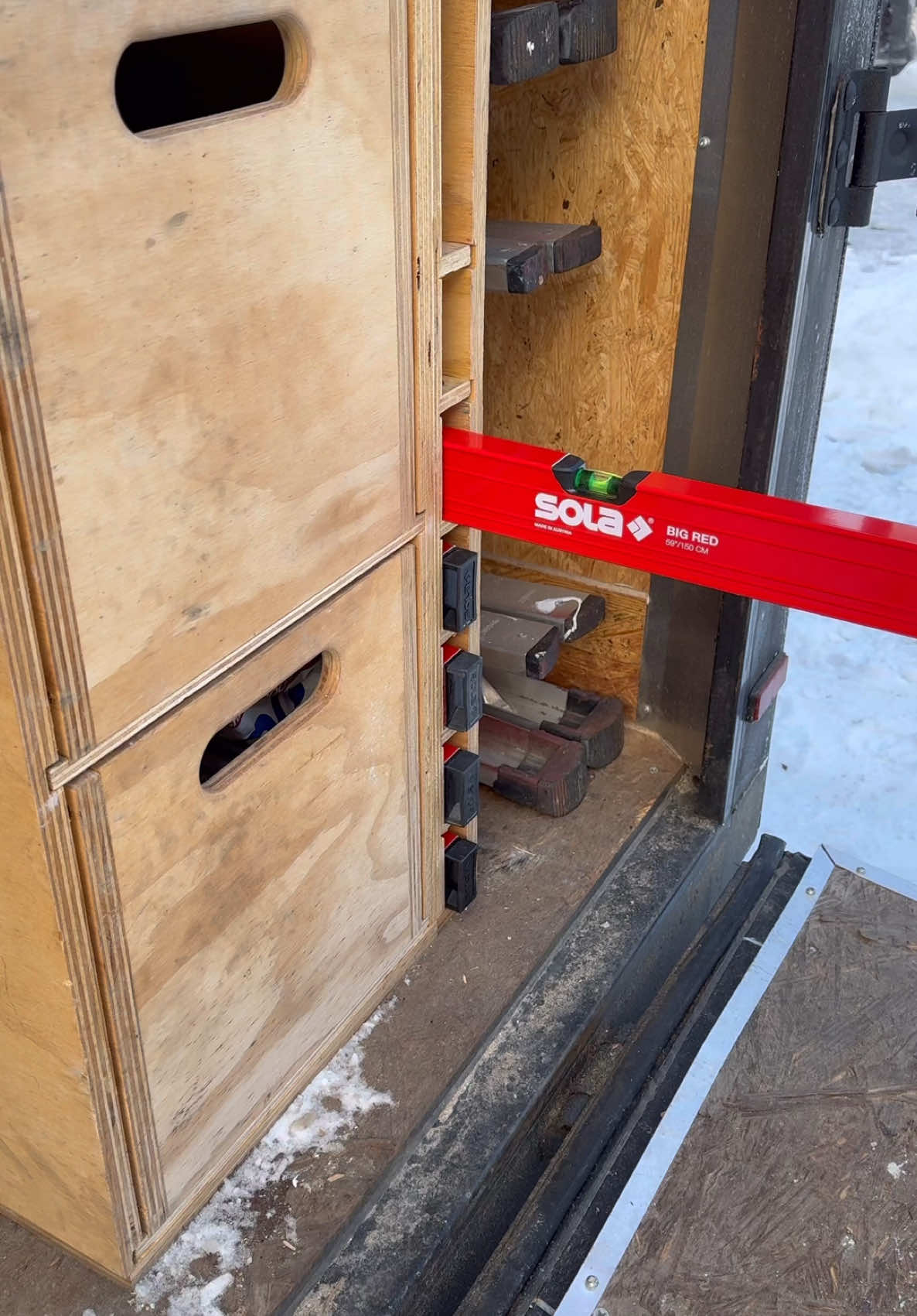 Don’t get caught with yellow levels now that you know about these. #remodel #construction #homerenovation #woodworking #howto #tools #DIY #carpentry #construction #homeremodeling #hgtv #tooltips #constructiontips #diytools