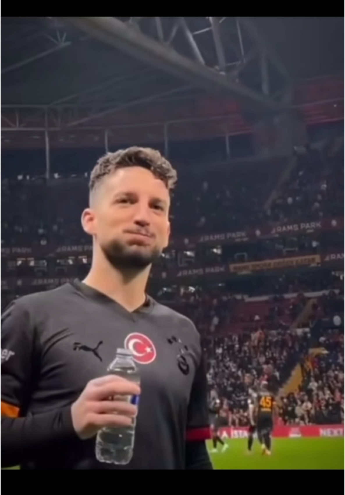 Hangi huyuma uyuz oluyorsan söyle de yapmaya devam edeyim #galatasaray #mertens #beniöneçıkart #fypp #keşfetteyizzz 