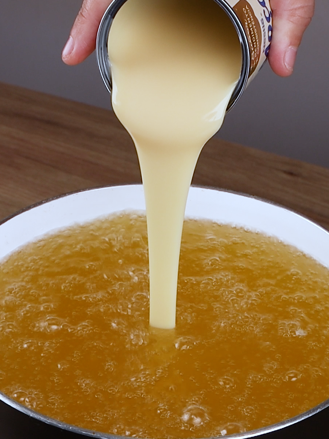 Todo el mundo está poniendo leche condensada en la mantequilla hirviendo después de ver esta idea genial #aquellareceta #viralfood #recetas #Foodie #Receta #food #viraltiktok #viral