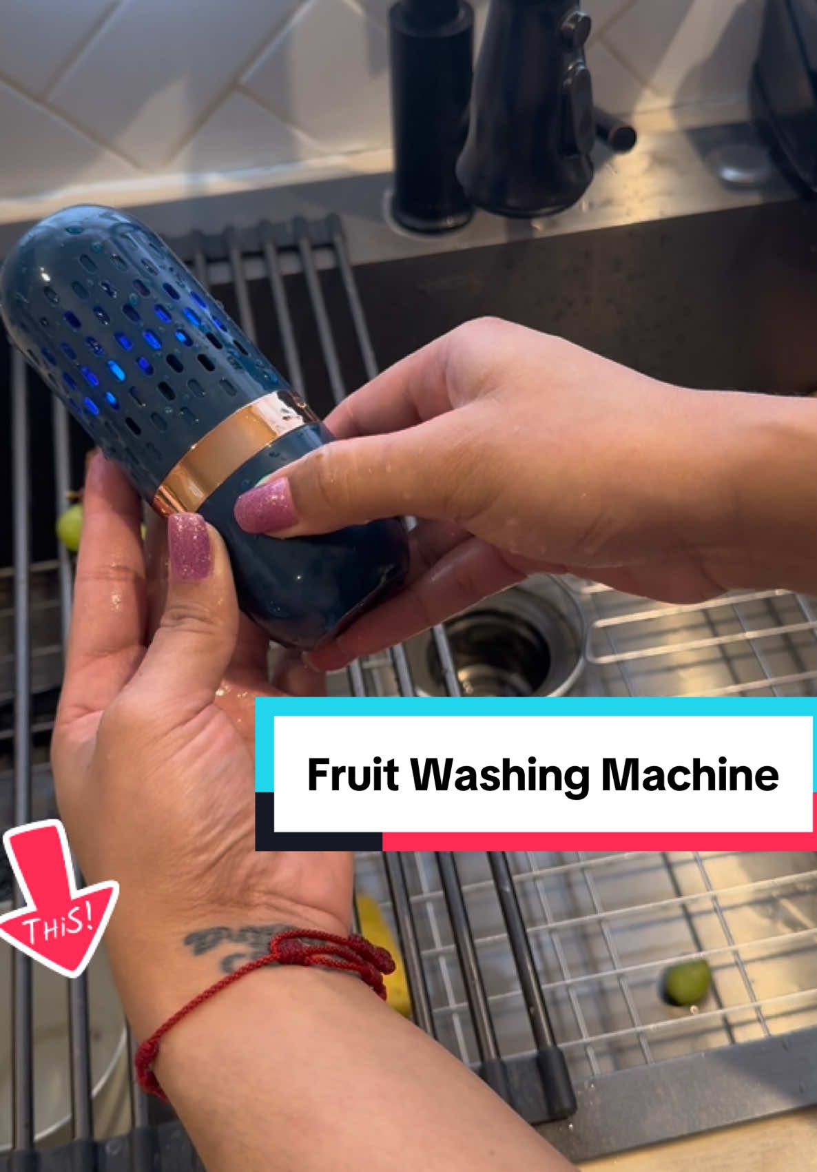 Fruit Washing Machine ¿aún sigue lavando tus frutas y verduras sin este purificador? Pues dale clic en mi video y cómprate este #Fruit Washing Machine#TikTokShop #foryou #parati #ultraviralvideo #fypシ゚viral #purificadordefrutasyverduras #purificador#frutas#verduras #vegetales #lavadorasdefrutasyverduras#inalambrica 