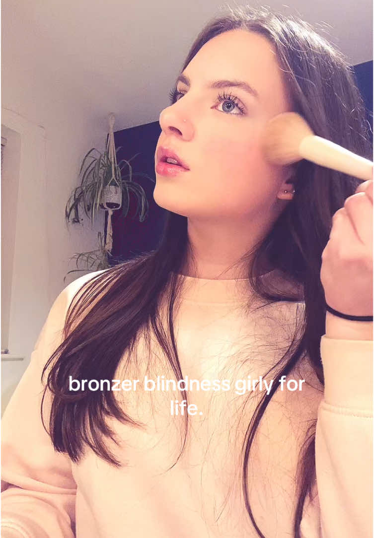 #bronzerforlife #bronzer #bronzerblindness #bronzergirl #charlottetilburybronzer #airbrushbronzer #2016filter #makeup 