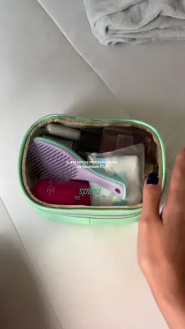 ela salva vidas!! 🤍 #garotas #fyp #girls #imjustagirl #girlythings #necessaire #make #makeup #maquiagem #girlyaesthetic #pov #foruyou #grwm #girlygirl #girly #garotasapoiamgarotas #dicas #dicasdebeleza #girlytok #produtosdebeleza #produtos #oquetemnaminhabolsa #faculdade 