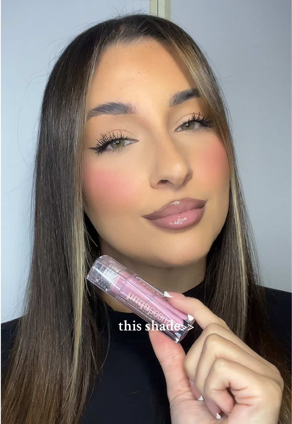 Questa shade è tutto! 💕🎀 faux filler tonalità uuu-baby #fauxfiller #hudabeauty #lipgloss 