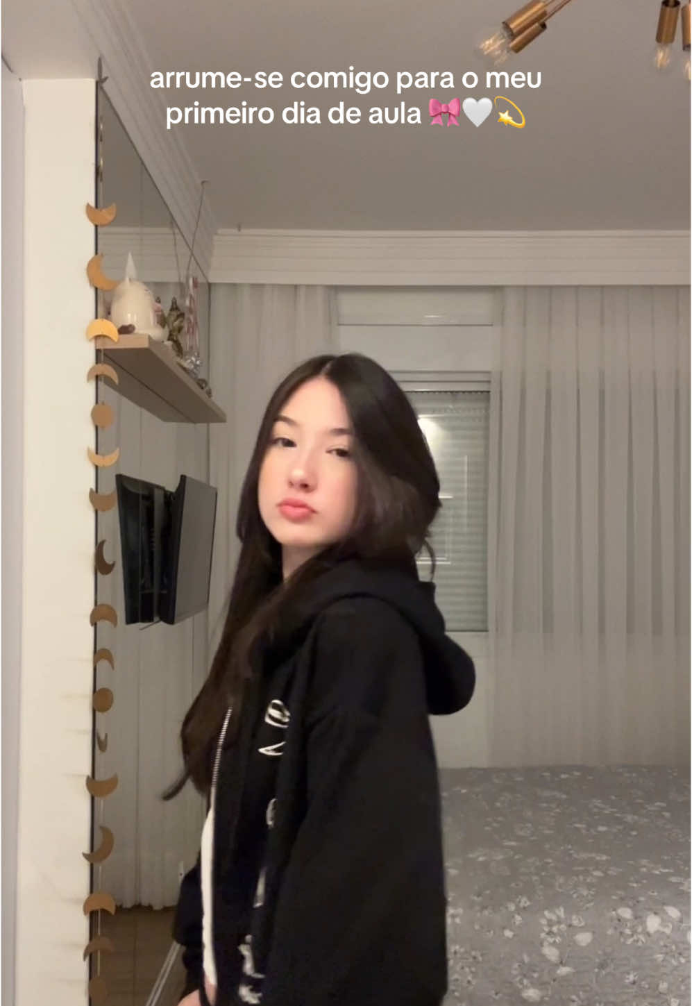 arrume-se comigo para o meu primeiro dia de aula do 2° ano amigass, em que ano vocês estão? OUTFIT: @BERSHKA #fyp #greenscreenvideo #grwm #makeup #firstdayofschool 