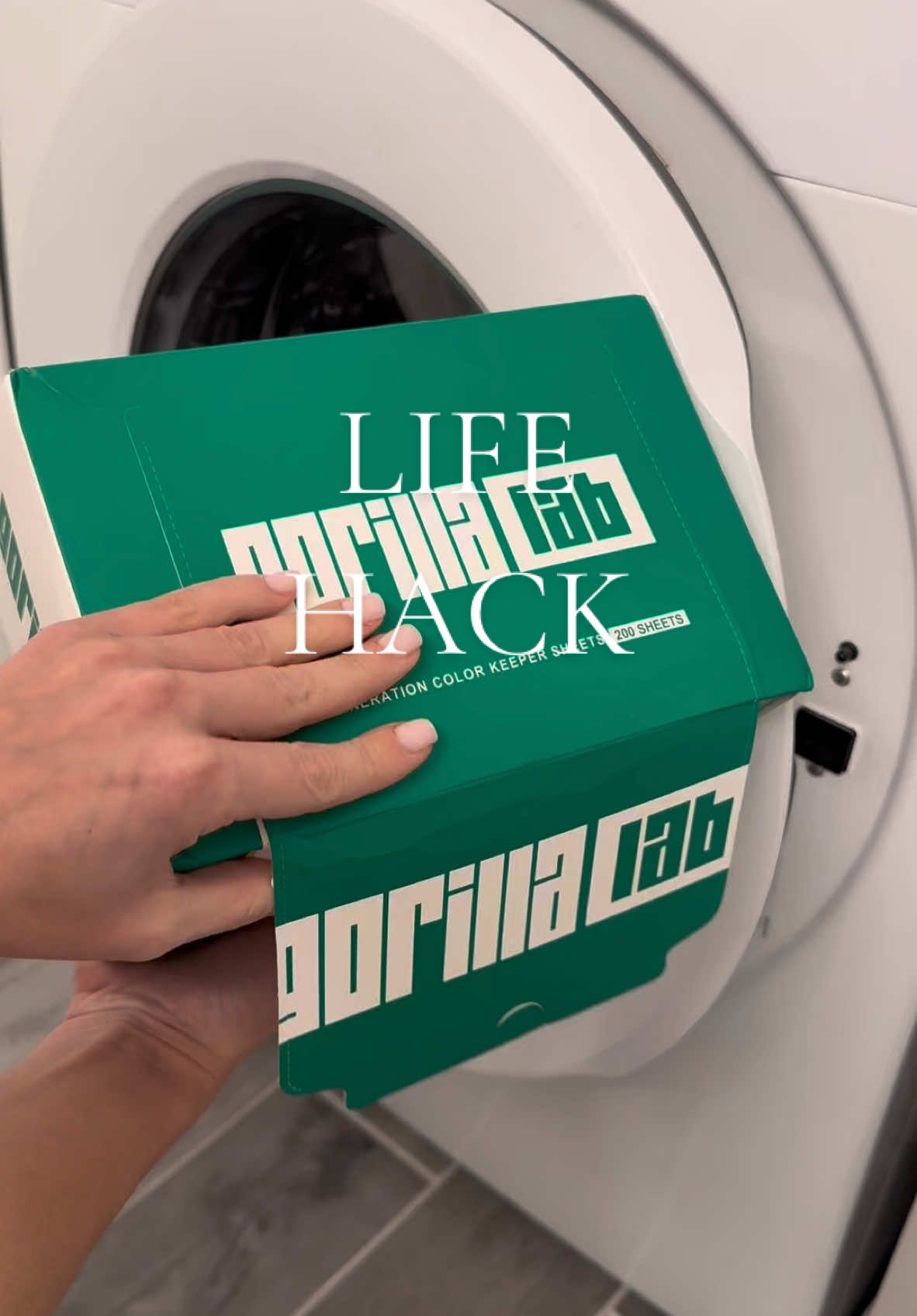 Life hack on how not to ruin your clothes in the washing machine! Check my bl0 for the l ink! #momhack #laundry #colorabsorbingsheets #colorcatchersheet #Colorcatchingsheets #colorabsorptionpaper #colorabsorbersheet #Gorillalab #MomsofTikTok