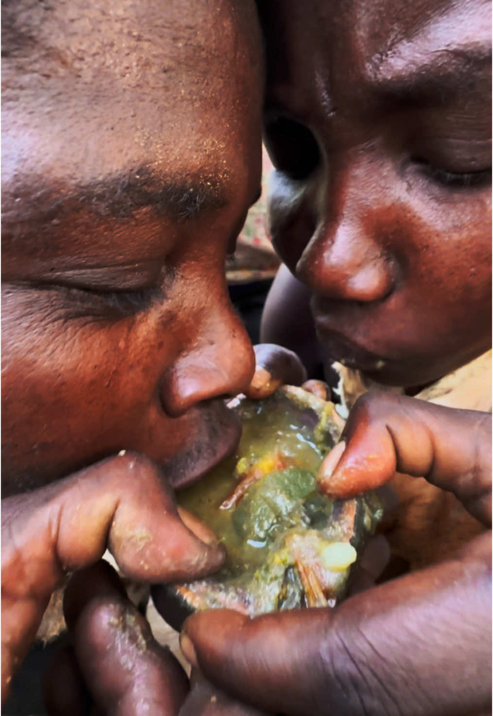 A loving couple has meat to eat together #dinner #Love #eatingshow#food