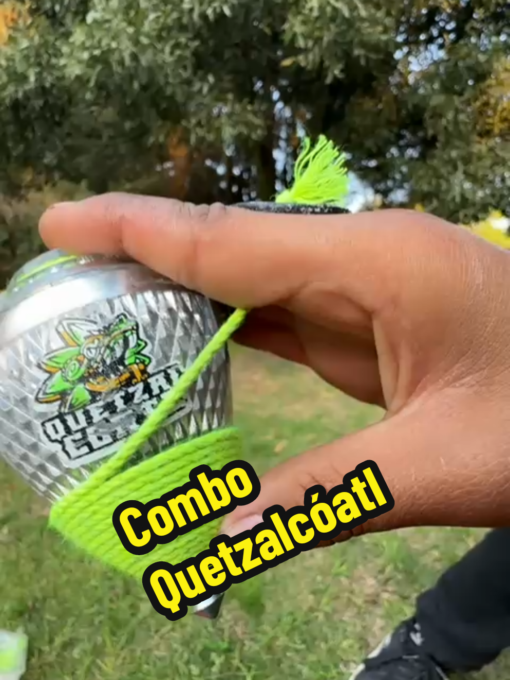 @Frank_spintop súper rutina de trucos de TROMPO AVANZADOS, esta utilizando un trompo Quetzalcóatl #JugarTrompoEsChido #chidotrompo 
