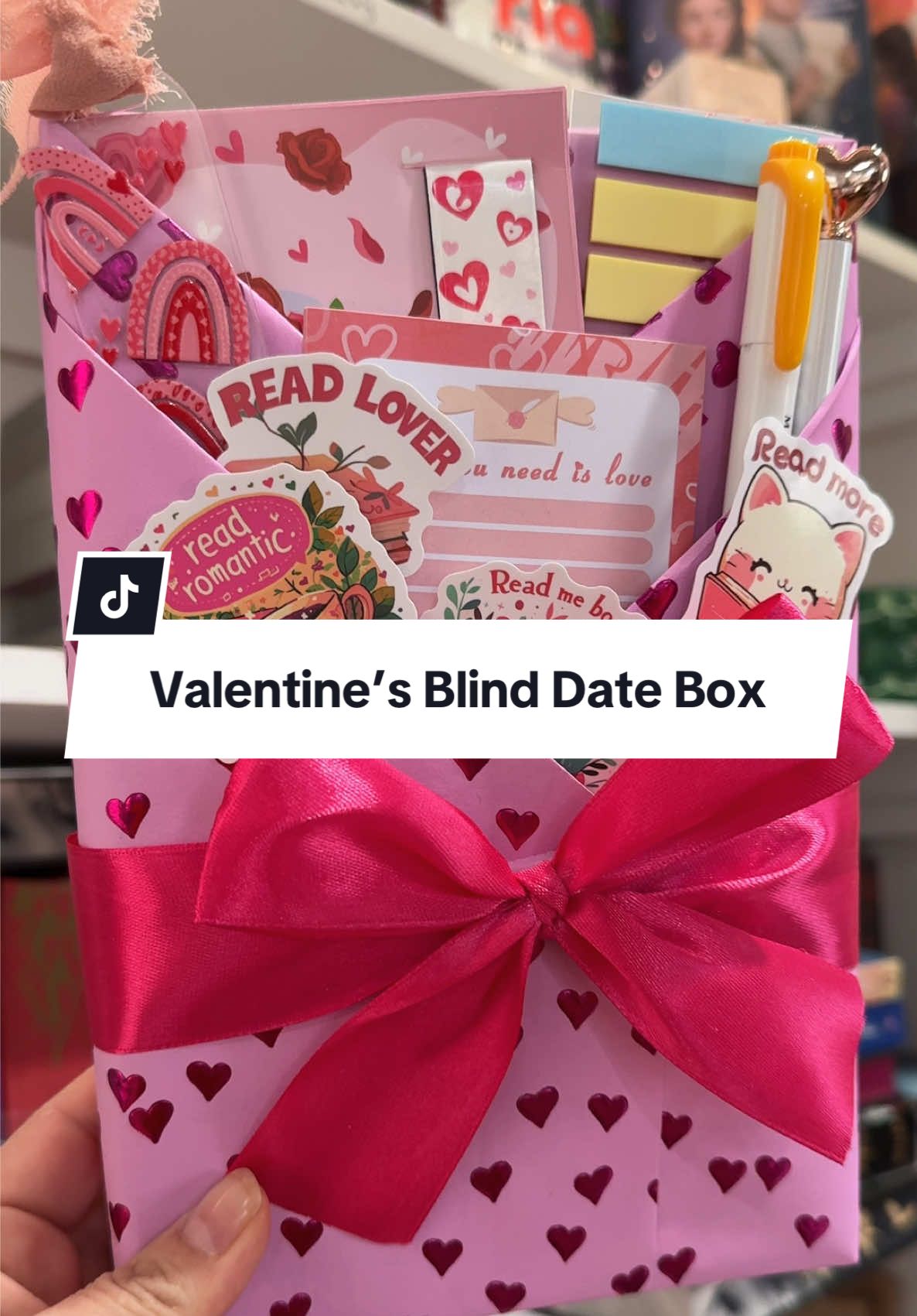 Valentine’s Blind Date 💕🎀 #blinddatewithabook #valentinesdaygift #BookTok #bookishgifts #galentinesday #booktokfyp #bookishgifts #booktokgirlies #ValentinesDay #romancebooktok #darkromance #SmallBusiness #booktokespañol #bookish 