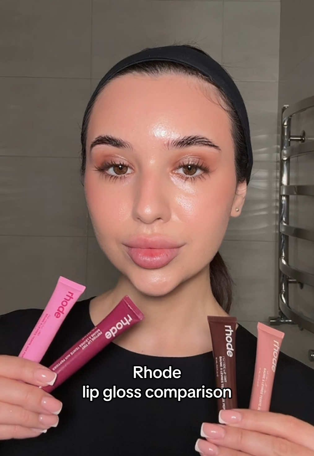 🔍 Testing & comparing Rhode lip glosses – which one is your fave? 👀💄 #rhode #rhodeliptreatment #rhodeliptint #makeup #makeuptutorial #makeuptrends #makeuptips #lipmakeup #lipstick #lipglossreview #makeuptrend 