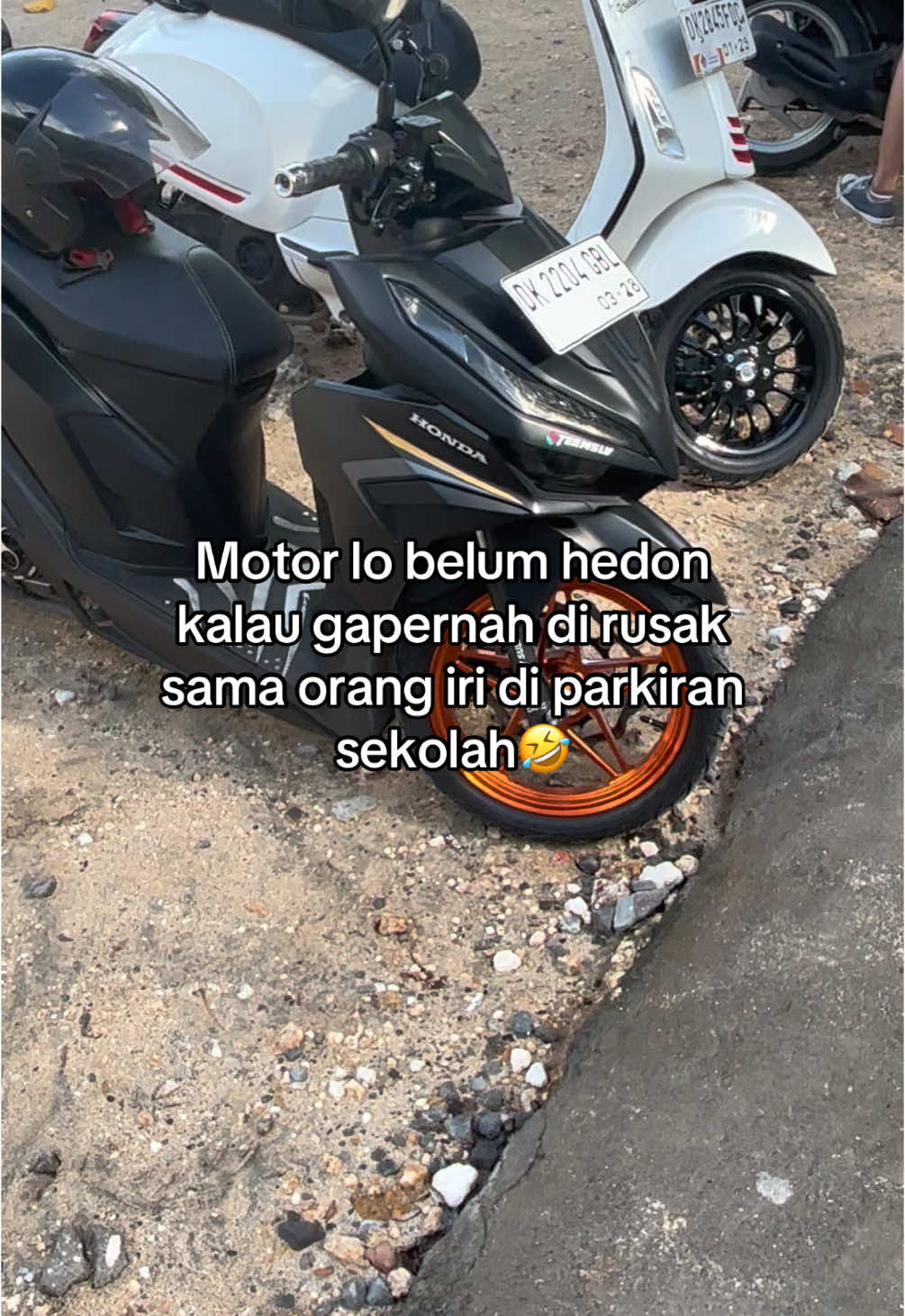 Di baretin, padahal cuma modal ganti velg🤣#modifikasi #spareparts #motor #vario #vario125new #variomodifikasi #fypシ #masukberandafyp 