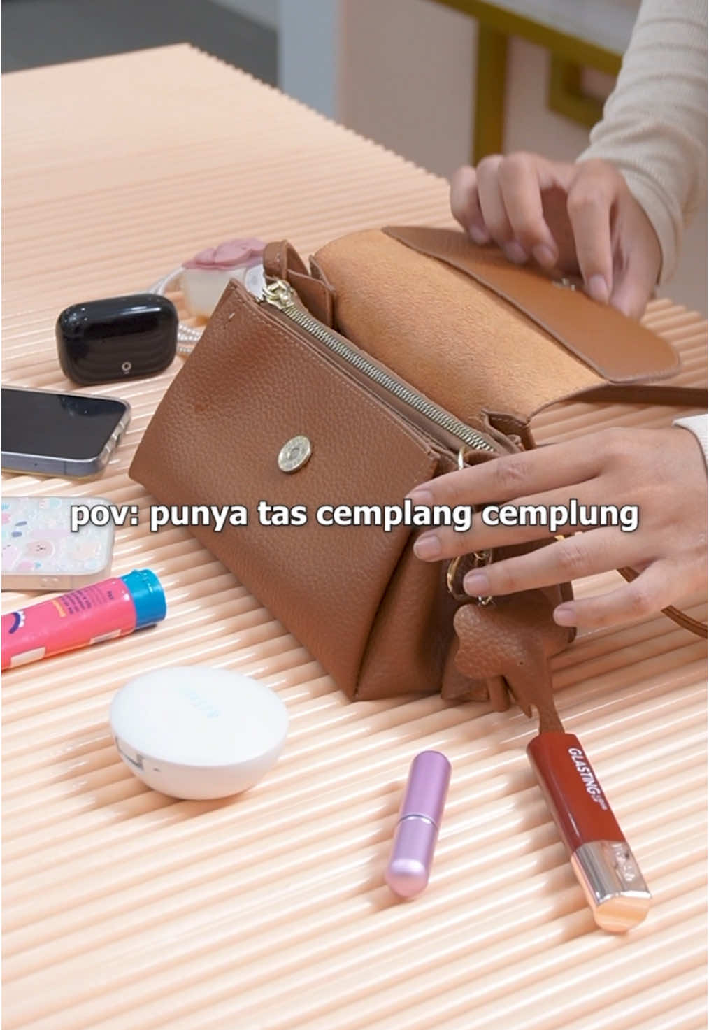 Ella tuh cocok banget buat jadi daily bag aku🥰 tas tercemplung cemplung ku deh! #tasselempang #taswanita #tasmurah #mocofashion #ellabag 