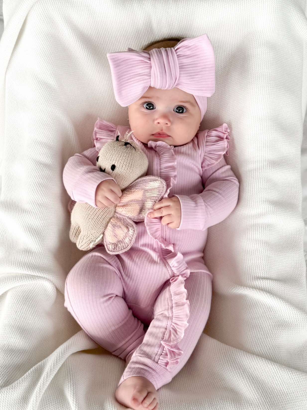 Little angel girl in our cozy frilly zip romper 🤍 Link in bio to shop 🛍️✨#baby #babylove #babytok #babytiktok #babygirl #babyclothes #newborn #2025baby #bebe #lasiennacouture #trending #girlsclothes #superbowlshow #superbowlhalftimeshow #cute #usa #au 