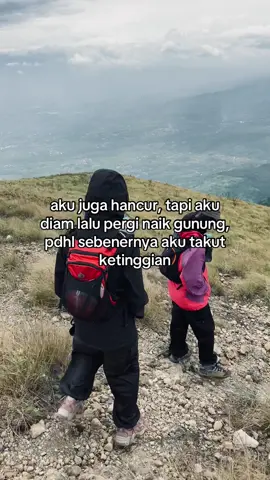 menyembuhkan luka dgn ketinggian:)  #katakata #fyp #penanggungan1653mdpl #gunungpenanggungan #sadstory #pendaki #pendakigunung #fypage 