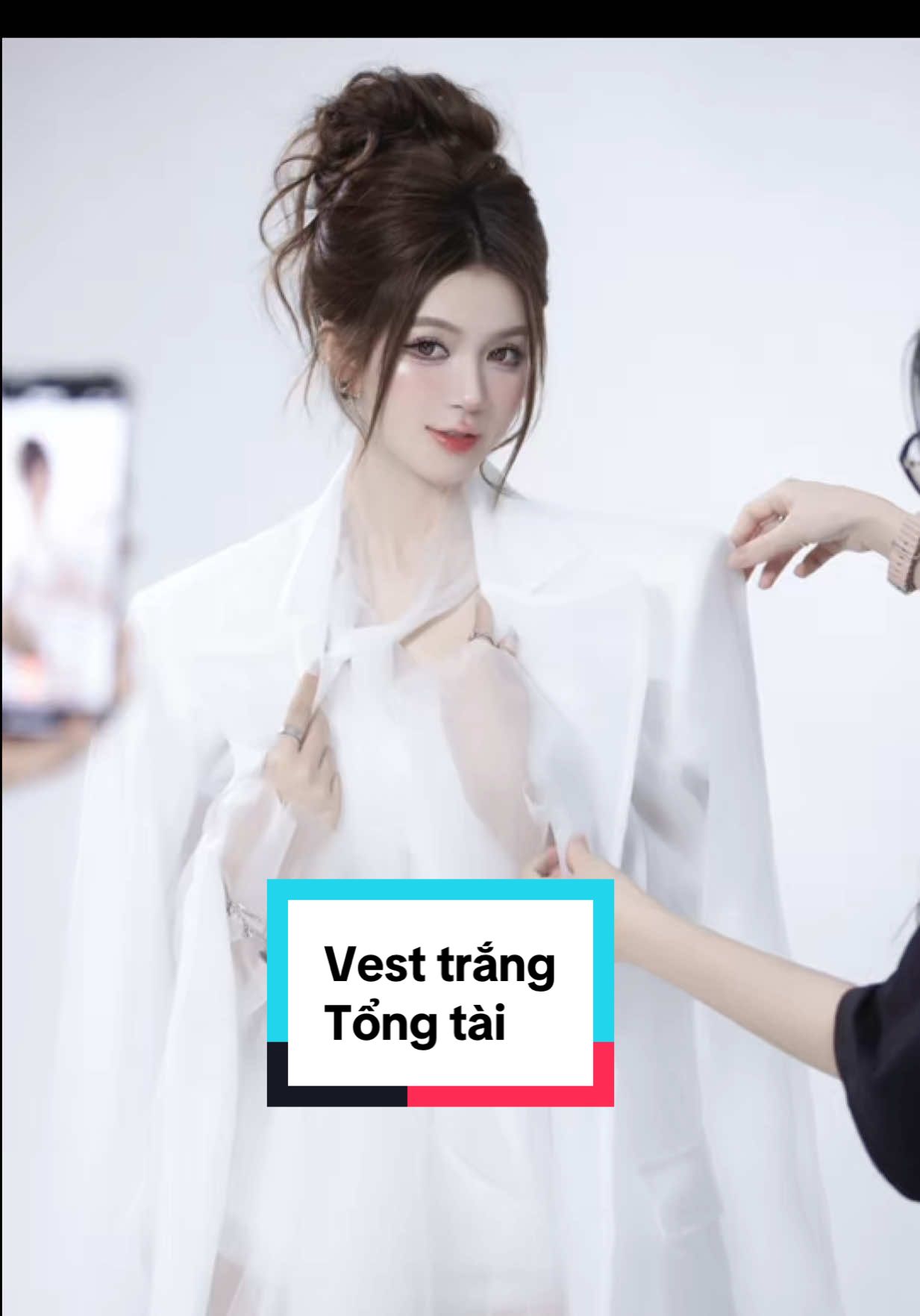 Vest trắng tổng tài #Bauhungstudio #conceptchupanh #tipchupanh #capcut #studio #ilovetiktok 