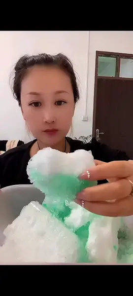 #ice #iceasmr #icecream #goodvibes #yummy #haedice #sofeice #icefome #crunchy #crushingasmr #iceeatingasmr #asmrfood #fypppppppppp 