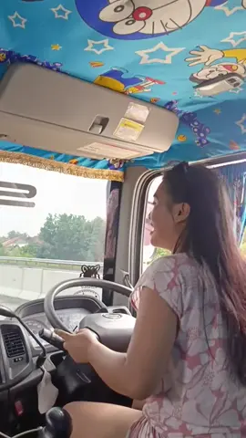 #fyp #trending #foryou #viral #tiktok #foryoupage driver cantik kernet mahal iki bosss😎