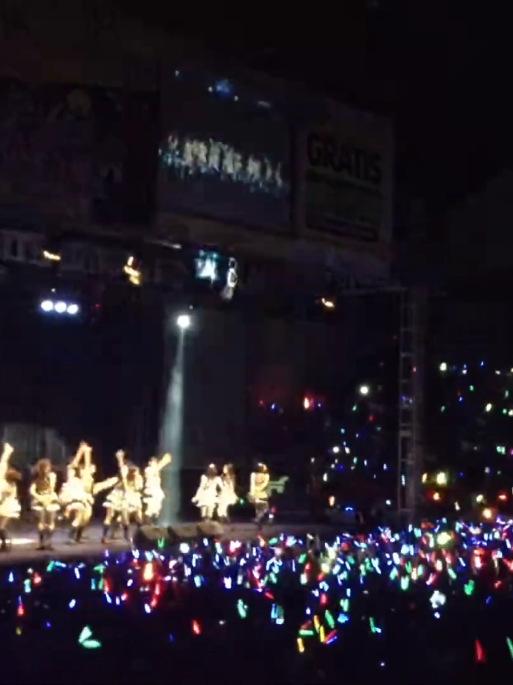 sekarang udah bisa konser di Indonesia Arena @JKT48 #jkt48gen1 #jkt48 #fjkt48 #lightstick #48group #idol #ipop #fyp 