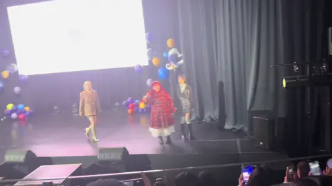 くれまぐ7才だってよ？！  in大阪 色々面白すぎる😂 #くれまぐ  #くれまぐ7才だってよ？！ #くれまぐバースデーツアー @UraN💜くれまぐ @エア太郎 @浅見めい @くれいじーまぐねっと CrazyMagnetOFFICIAL  画質悪いけどゆるして🙏