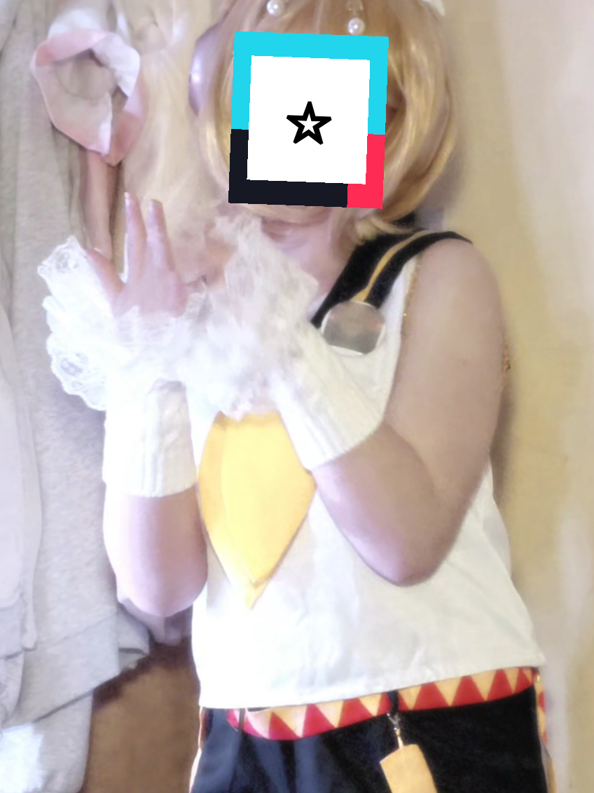 #RIN☆ – urm I have a discord server pls join it[weep] the link will be on the comments !! >_< #cosplay #fyp #fypシ゚ #fypage #vocaloid #vocaloidcosplay #vocaloidcosplayrin #rinkagamine #rinkagaminevocaloid #kagaminerin #kagaminerinvocaloid #kagaminerincosplay 