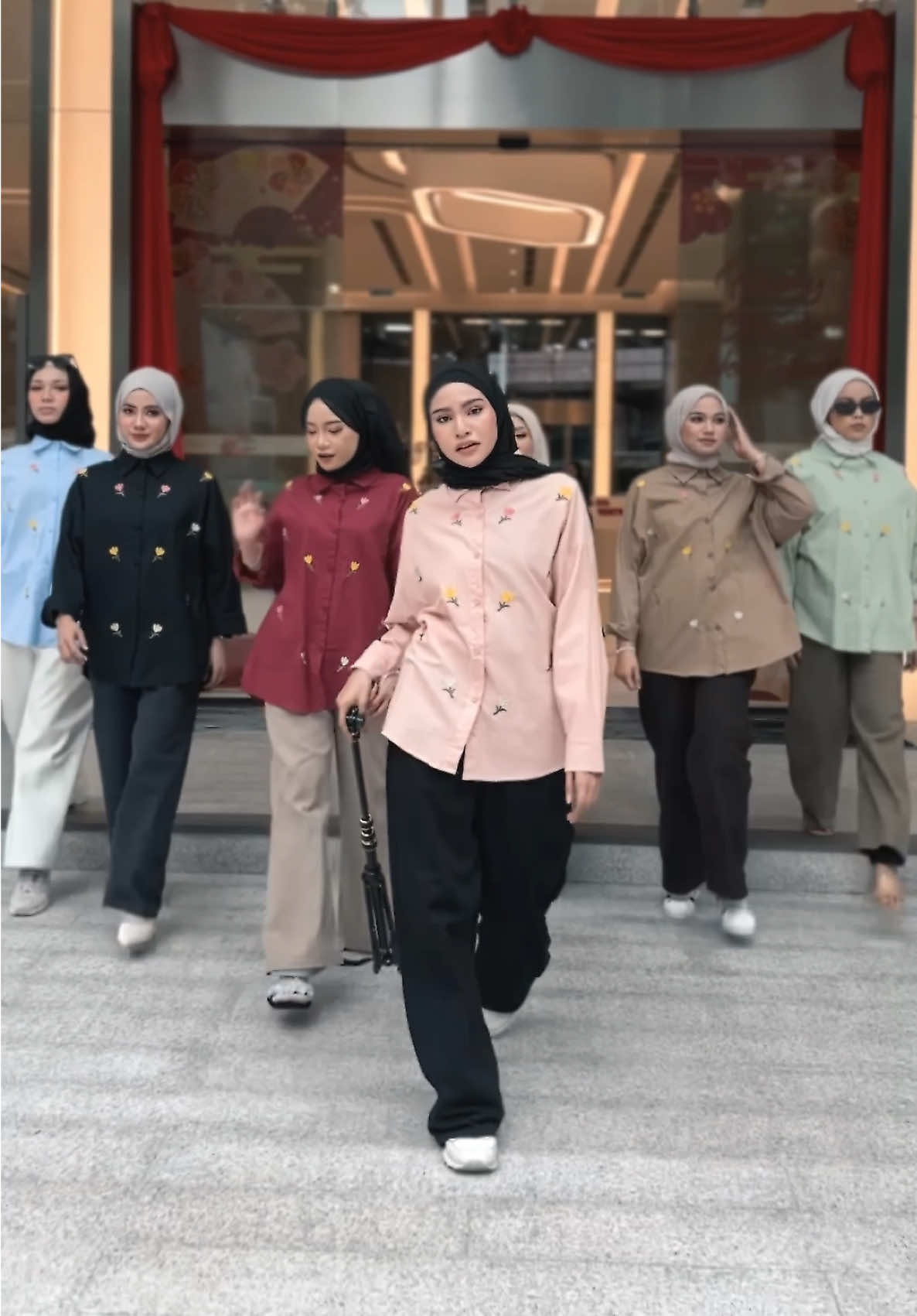 Tolong bagi nama geng ni jap? 😅🤣 btw jangan lupa masuk LIVE yaa. Sebab kita nak bagi SPECIAL PROMO untuk design baru 🔥😘 #pandaeyes #racuntiktok #fypシ #fyp #outfitwanita #ikuttrend 