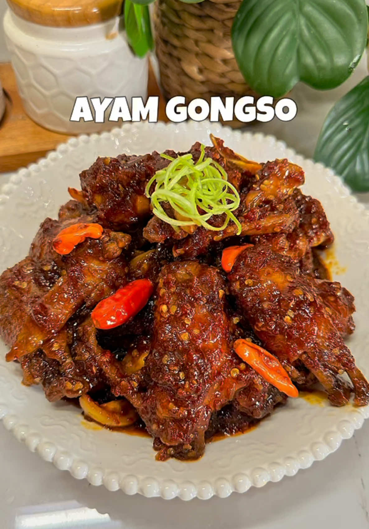 AYAM GONGSO 1 kg ayam 10 siung bawang merah iris 1 jempol jahe Geprek 2 tomat Cabe rawit utuh Garam Gula Micin Gula merah Kecap manis Bumbu Halus : 7 siung bawang putih 15 cabe rawit 20 cabe merah  #pp_ayamgongso #ayamgongsopawonputri #ayamgongso #babatgongso #olahanayam #ayambakar #ayamgoreng #ayamgeprek #ayampenyet #ayamcrispy #mieayam #ayampedas 