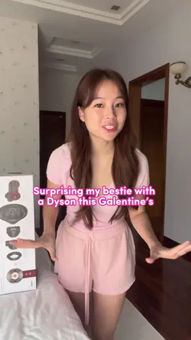 💖🎁 Surprised Tam with a Pink Dyson Airstrait for Valentine’s, and let’s just say… she was shooketh 😆💕 Happy Galentine’s Day! #valentines #galentinesday #girlfriend #dyson #dysonairstrait 