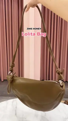 Lolita bag ini salah satu rekomendasi JH min yang wajib kamu punya di tahun 2025 ini🫵🏻 #jimshoney #jimshoneybanjarbaru #umaliwarlangkarbanar #tas #taswanita #review #detail 