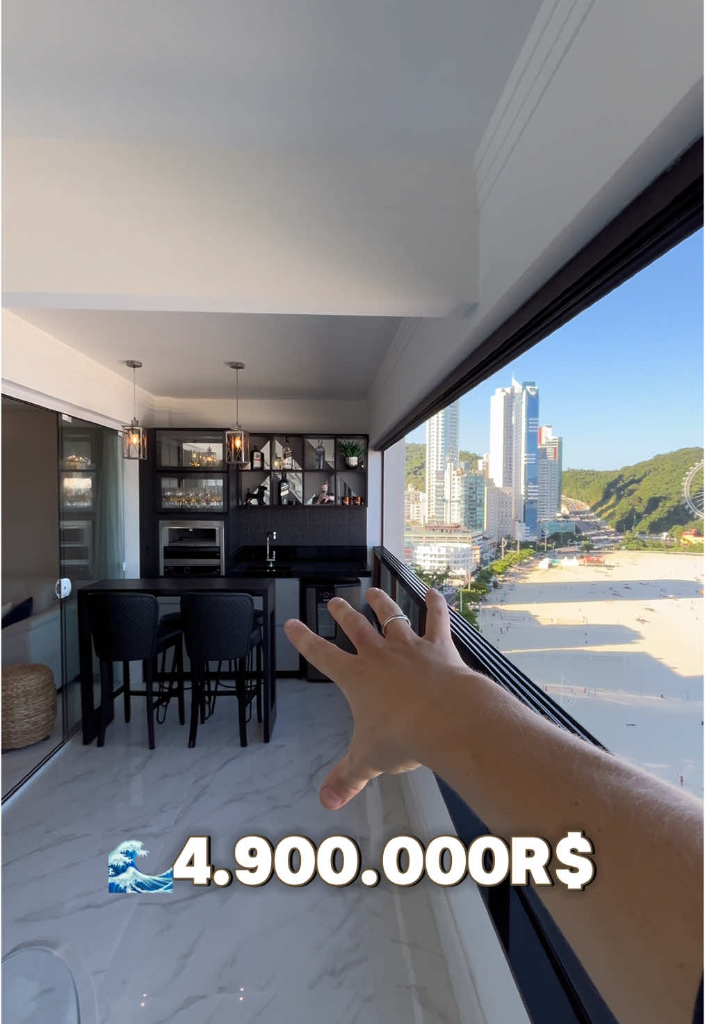 🌊 4.900.000R$ | PARCELA DIRETO | FRENTE MAR | PRONTO PARA MORAR • 150 m2 Privativos • Sacada aberta com vista panorâmica  • 3 dormitórios (2 suítes) • Amplas vagas de garagem Breno Screpec  47992792143  #dubaibrasileira #vaiprafy #investimentos #praia #balneariocamboriu 