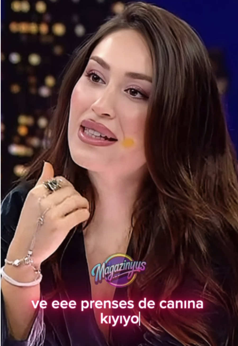 “Yasemen” şarkısıyla yıldızı parlayan şarkıcı Afra, şarkısının hikayesini anlatıyor.  #afra #yasemen #şarkı #kesfet #magazin #gündem #tiktoknews #videoviral #news #fyppp 