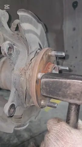 front Wheel tired Bolt 🔩#auto #mechanic #usa🇺🇸 