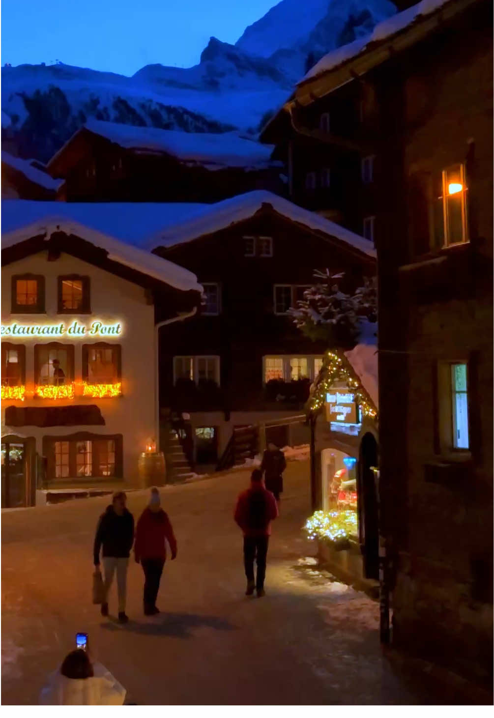 📍Zermatt, Switzerland 🇨🇭 Follow for daily Swiss Content 🇨🇭 📌 Save this for your trip to Switzerland 🇨🇭  🎥 by: @swisswoow  #zermatt #schlosshotelzermatt #switzerland #mountains #schweiz #swissalps #myswitzerland #nature #inlovewithswitzerland #Hiking #swiss #alps #wanderlust #visitswitzerland #travel #jungfrauregion #suisse #landscape #bern #thunersee #kandersteg #blickheimat #grindelwald #lauterbrunnen #interlaken #valais #switzerlandpictures #swissmountains #switzerlandwonderland #matterhorn